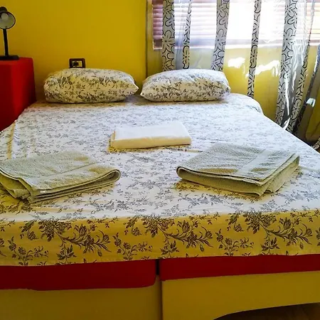 אכסניה Home Hostel שקודר